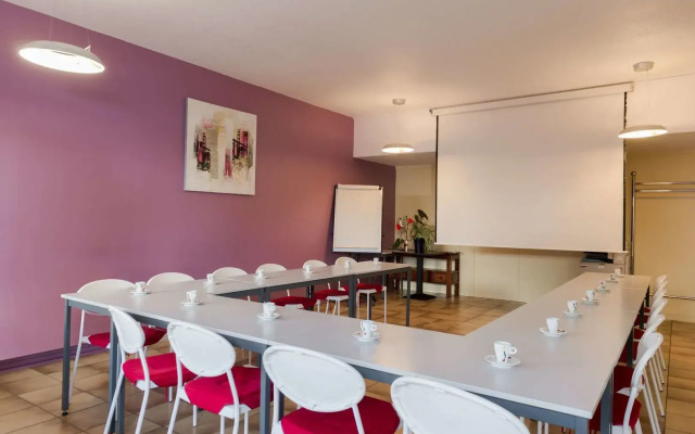 Brit Hotel Confort CAMBRAI