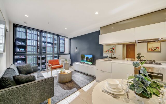 A Modern 2Br Apt Near Crown & Southern Cross