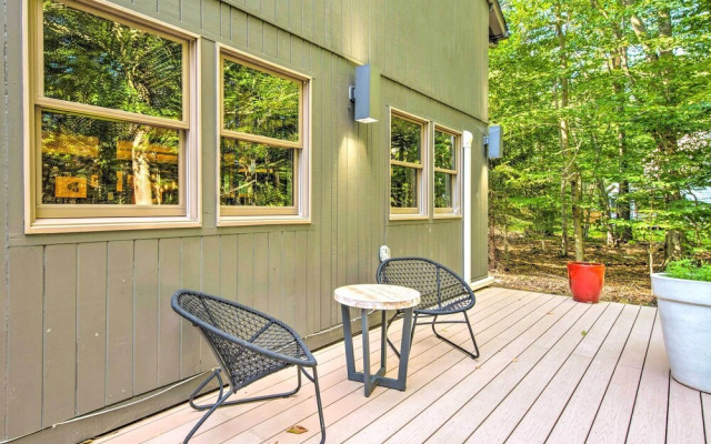 Pet-friendly Pocono Pines Rental w/ Hot Tub!