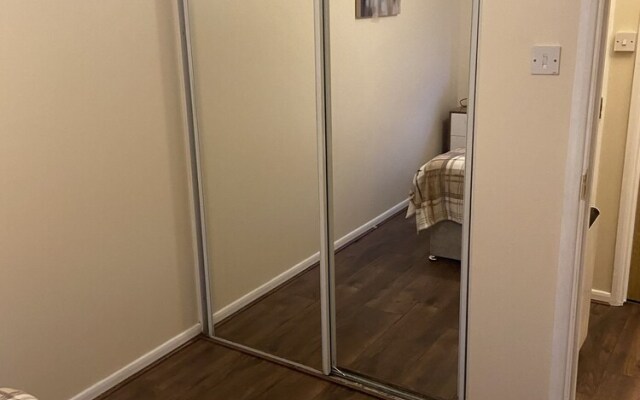 Cozy Two Bedroom Apartment Located in Gravesend