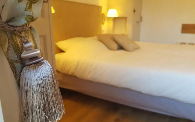 Château de Salvert - Appartement & Chambre d'Hôtes