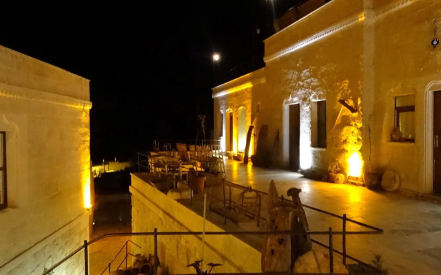 Emit Cave Hotel