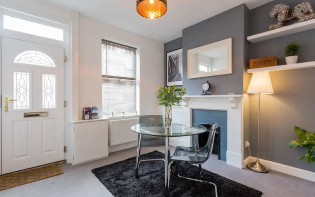 Ashton House, Luton - inhabit short stays