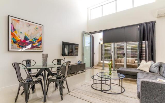 Luxurious 3BDR Townhouse in Great Location