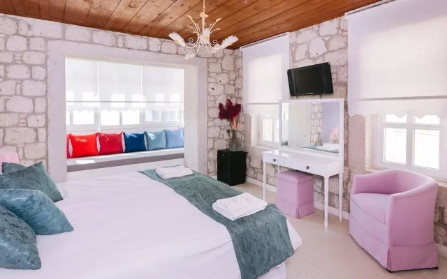 Begonvil Butik Otel by Aliki Alacati