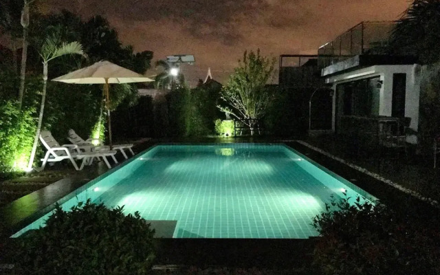 Cozy Garden Cottage Pool Villa