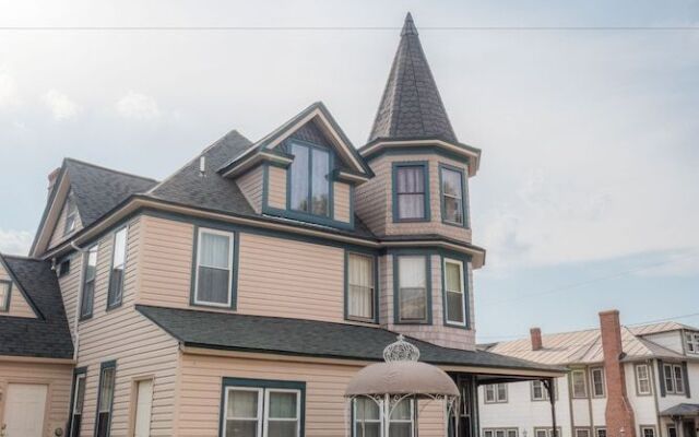 Dennison Street Inn Bed & Breakfast