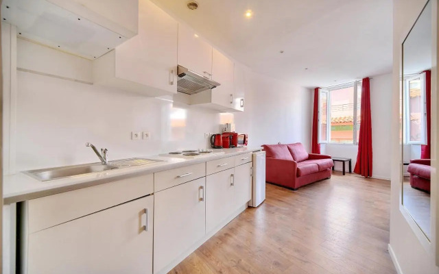 CHARMANT 2 PIECES CENTRE de CANNES - A1B209