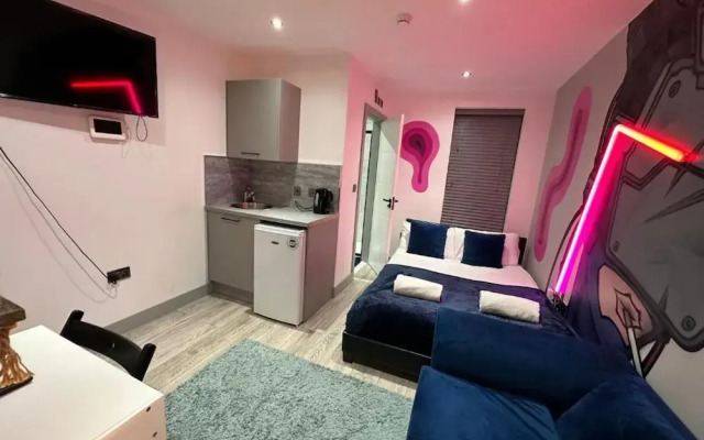 Inviting Studio Flat at Lewisham Way, Se14 London