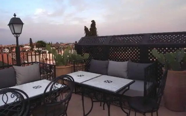 Riad Bazaar Cafe