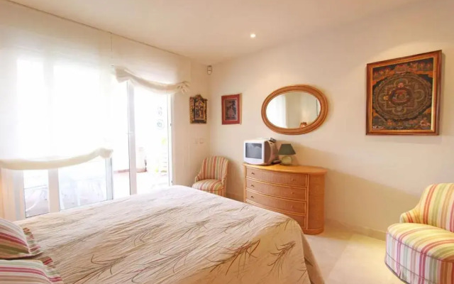 1105 beachfront apartment golden mile marbella