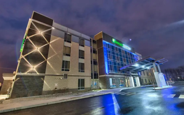 Holiday Inn Express & Suites Vaudreuil by IHG
