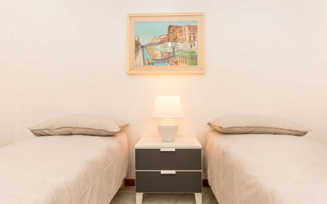 Principe Railway Station Flat