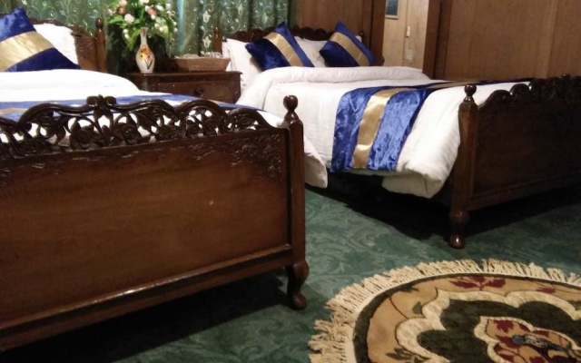 Houseboat Prince Of Bombay – Guest Rooms – Srinagar