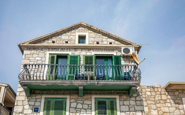 Scenic Apartment in Pakoštane Near Sea And Town Centre
