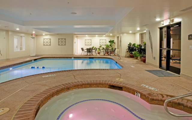 Holiday Inn Express & Suites Lathrop by IHG