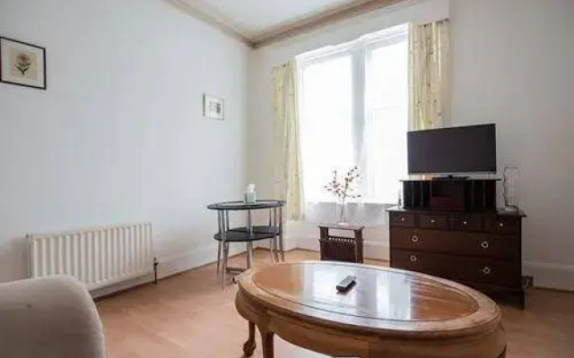 Crown Apartment