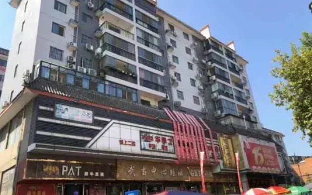Danjiangkou Threeofus Apartment