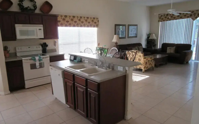 R1 Glenbrook 5 bed / 4 Bath