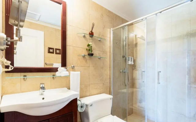 2BR 3BA Town Home w GYM Tennis Courts Pools