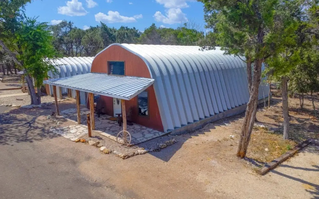 Terracotta Oasis - Wimberley for 30 Guests