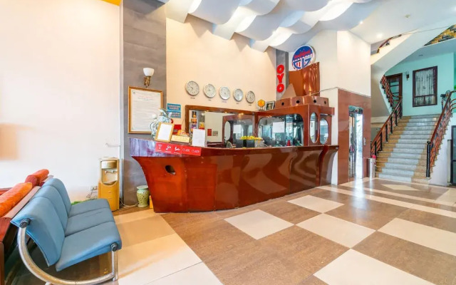 Super Oyo 266 Golden Gate