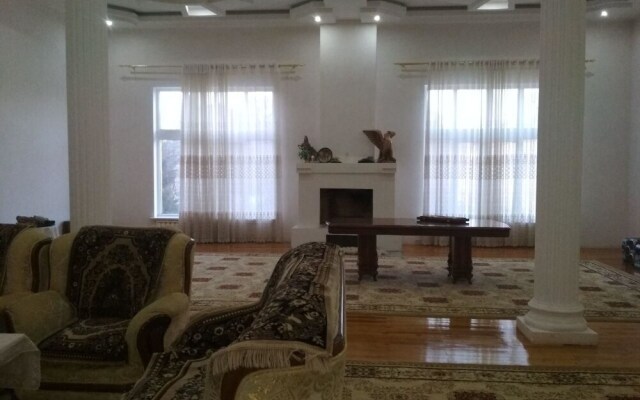 Отель May Weather