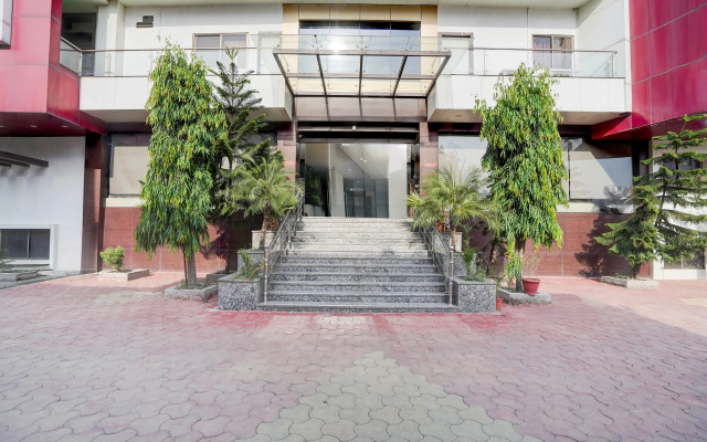 Super Townhouse Lalghati Near Airport