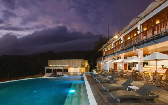 Giriwood Hotel & Villa
