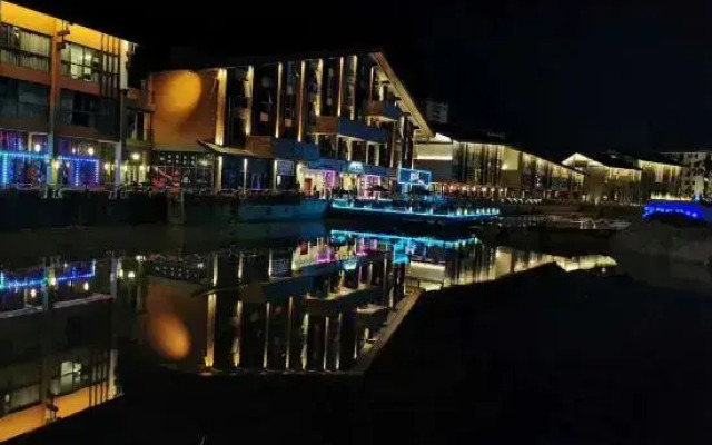 Mingyue Mountain Chancha Hot Spring Hotel