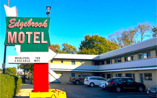 Motel Edgebrook Chicago North Shore by OYO