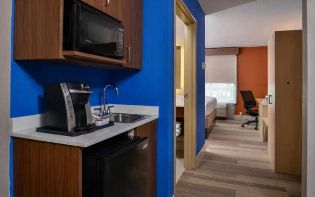 Holiday Inn Express & Suites Cincinnati - Mason by IHG