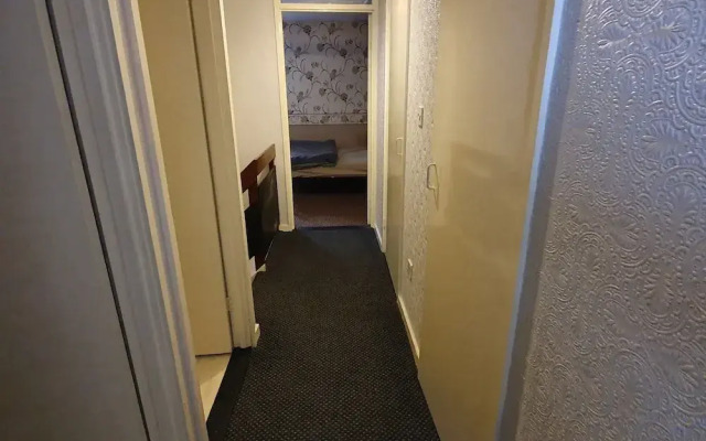 17 Spring Close Service Apartment