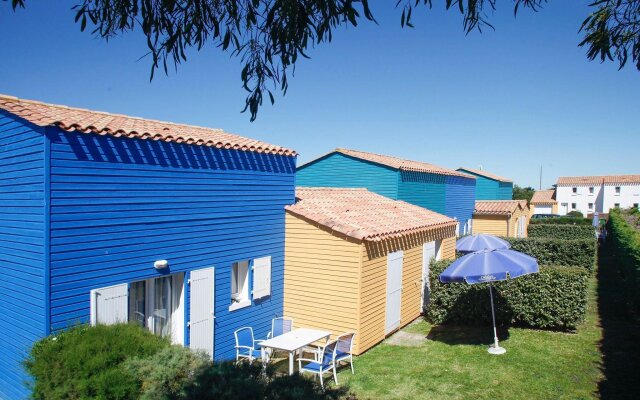 Colorful semi-detached house, just 300m. away from the beach