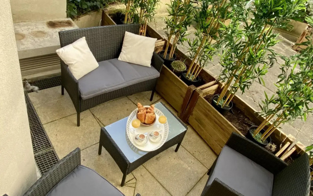 1607 - Wonderful apartment with terrace on garden