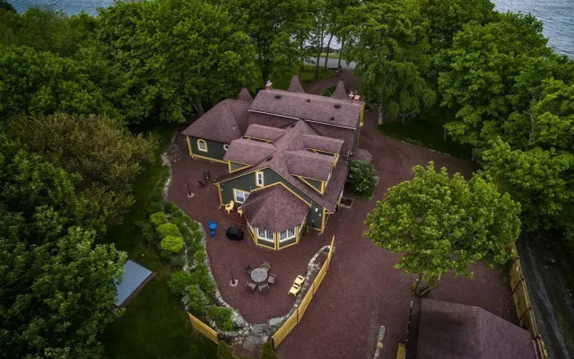 Rose Manor Inn B & B