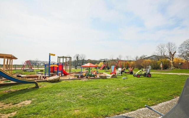 Buedlfarm-Treckerschuppen