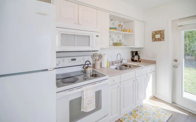 Cozy & Bright Naples Abode w/ Community Amenities!