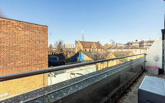 Bermondsey Bliss: Views, Comfort, and City Access!