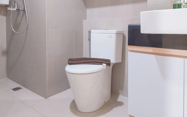 Modern Look 1Br Without Living Room At Bintaro Embarcadero Apartment