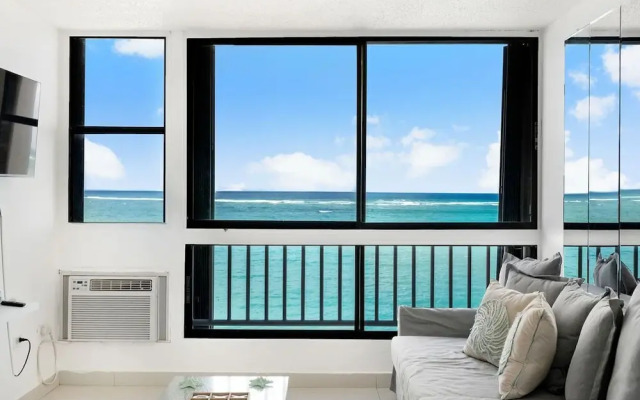 Maria Beach 1BDR Oceanfront Pool Parking