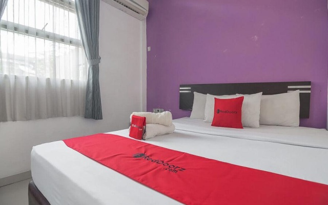 RedDoorz Plus near Undip Pleburan – Guest Rooms – Semarang