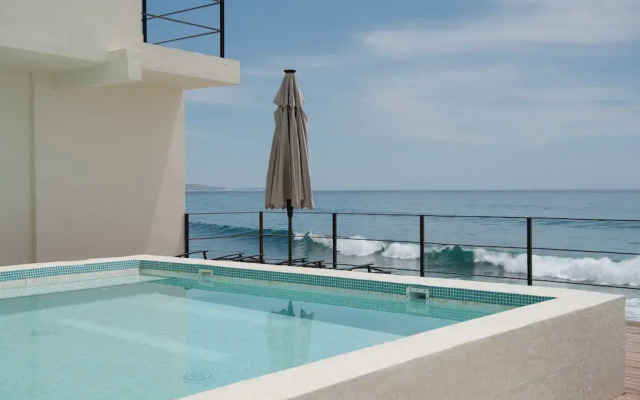 Cabo Break Hotel