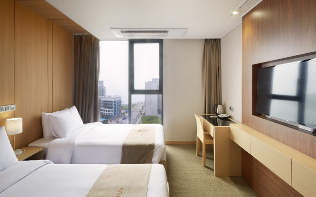 Royal Emporium Incheon Airport Hotel
