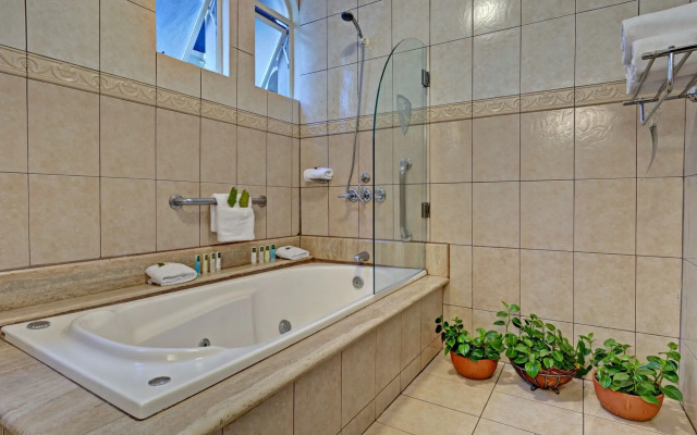 Casa Conde Hotel & Suites