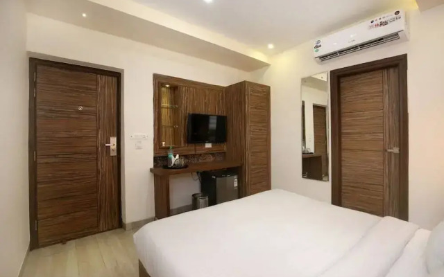 Tricity Relax Inn by OYO Rooms