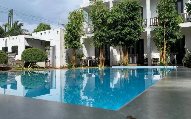 Hikka Holiday Inn