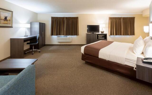 Paynesville Inn And Suites