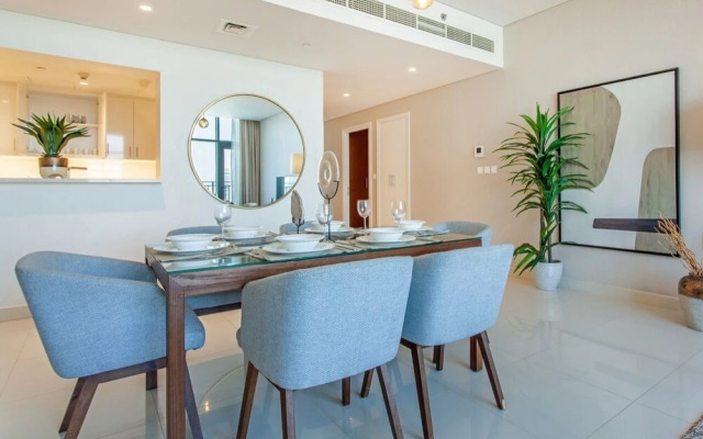 Family Home Nearby Burjkhalifa With lux Furnishing