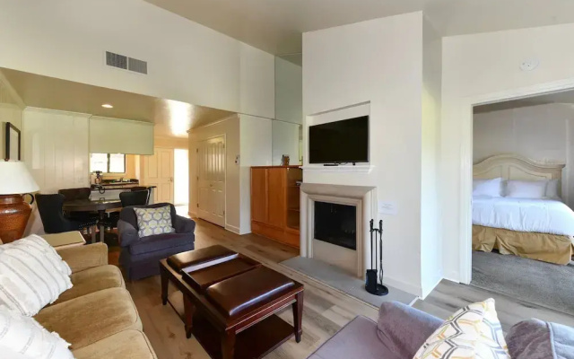 656 S At Silverado 1 Bedroom Condo by RedAwning
